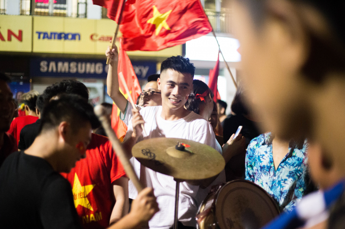 Những khoảnh khắc ấn tượng đ&ecirc;m mừng chiến thắng Olympic Việt Nam