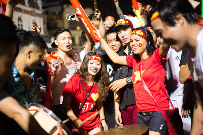 Những khoảnh khắc ấn tượng đ&ecirc;m mừng chiến thắng Olympic Việt Nam