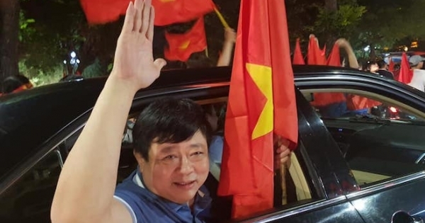 Sếp VOV xuống đường “đi bão” sau trận thắng lịch sử của Olympic Việt Nam