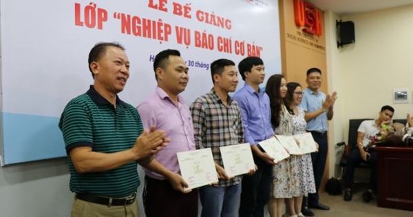 Hoàn thành khóa bồi dưỡng nghiệp vụ phóng viên trẻ Báo Pháp luật Việt Nam