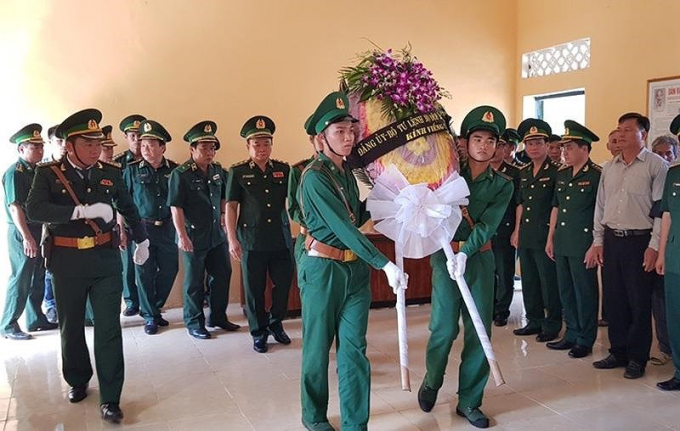 Nghẹn ngào xúc động tại đám tang Thiếu tá Biên phòng Vi Văn Nhất