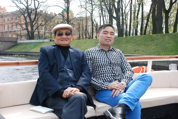 Ông Trần Văn Mười (phải), Chủ tịch kiêm Tổng giám đốc Tập đoàn Quốc tế Năm sao. Ảnh: FSGI.