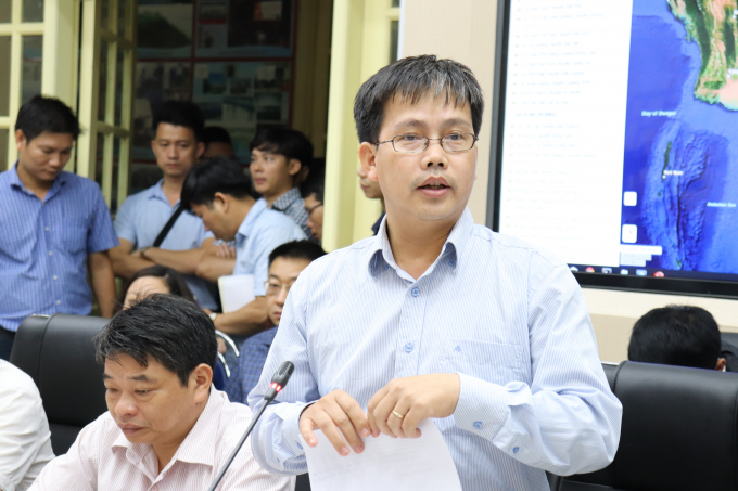 Giám đốc Trung tâm Dự báo KTTV Quốc gia Mai Văn Khiêm báo cáo tại cuộc họp