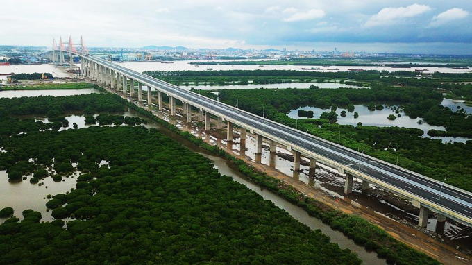 Cao tốc Hải Phòng – Hạ Long được thông xe từ 2018 đã góp phần rút ngắn thời gian di chuyển từ Hà Nội đến Hạ Long.