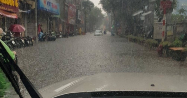 Nhiều tuyến phố nội đô Hà Nội nguy cơ ngập nặng do ảnh hưởng bão số 3
