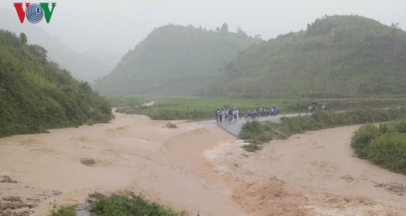 Ảnh hưởng bão số 3, trưởng bản ở Thanh Hóa bị chết do sạt lở đất