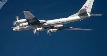 2 máy bay ném bom của Nga bị máy bay Mỹ “đánh chặn”