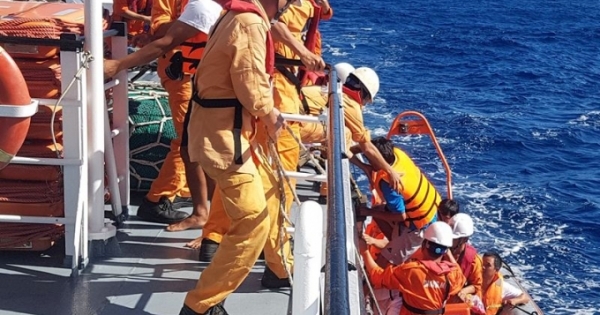 Cứu 6 thuyền viên tàu Quảng Bình nửa đêm bị chìm tại khu vực Hoàng Sa