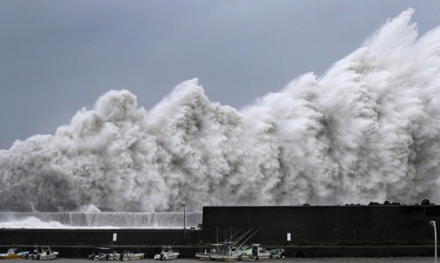 Ít nhất 1 người thiệt mạng và hơn 50 người bị thương khi bão Krosa đổ bộ Nhật Bản