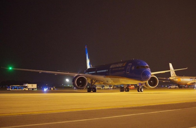Máy bay lớn nhất Việt Nam đáp xuống Nội Bài