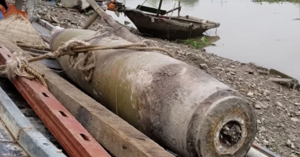 Hải Phòng: "Thức trắng" để canh gác quả bom nặng 100kg dưới chân cầu