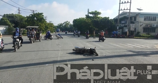 TP HCM: Hai xe máy va chạm, 1 người nguy kịch