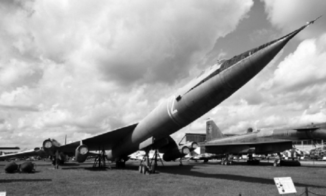 Những dự án sản xuất “siêu máy bay” chết yểu của Liên Xô