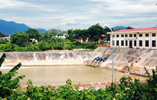 Tính đến ngày giữa tháng 8/2019, nguồn nước tại cửa thu Nhà máy nước Cầu Đỏ bị nhiễm mặn 164 ngày. (Ảnh: baodanang).