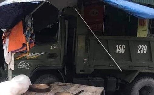 Quảng Ninh: Xe tải mất lái lao lên vỉa hè “húc” ba người thương vong