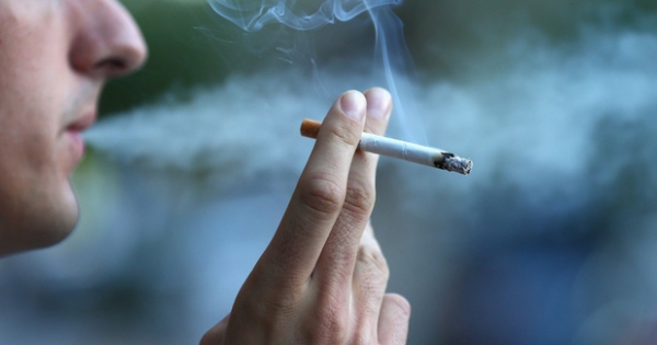 Những ca bệnh phổi bí ẩn liên quan tới thuốc lá điện tử khiến kháng sinh "bó tay"