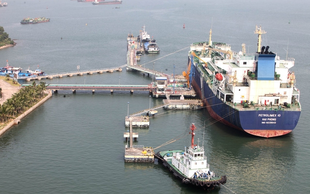 Slide - Điểm tin thị trường: Việt Nam chi hơn 633 triệu USD nhập xăng dầu trong tháng 7