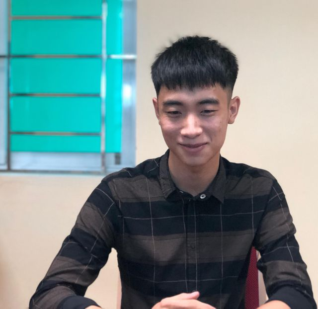 Nụ cười thẹn thùng của chàng trai hiếu thảo Nguyễn Đình Sinh