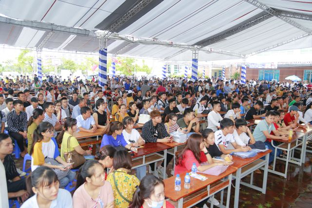 6.000 thí sinh đã đến nhập học vào trường ĐH Công nghiệp Hà Nội tại cơ sở Hà Nam.