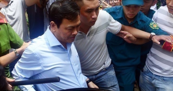 Xét xử vụ Nguyễn Hữu Linh nựng bé gái trong thang máy, an ninh được thặt chặt ngay tại tòa