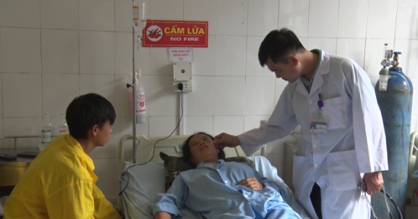 Hà Giang: Đang ngồi trong nhà, 2 người bị sét đánh nhập viện
