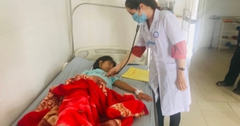 Đắk Nông: Hàng chục học sinh nhập viện sau bữa cơm tối ở trại hè