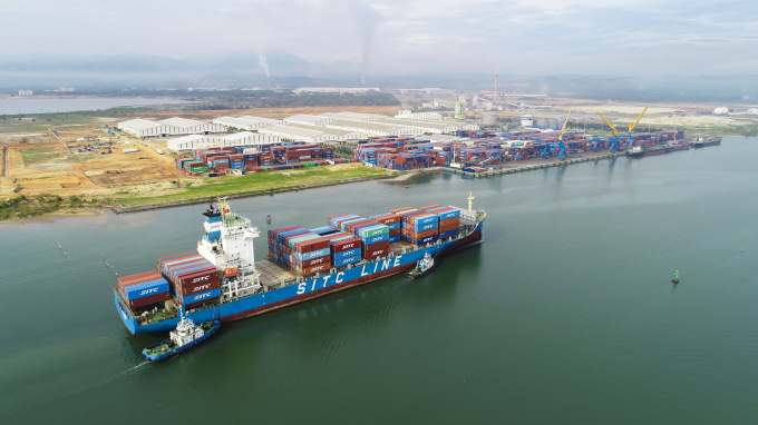 Tàu SITC Hebei là tàu container có chiều dài và tải trọng lớn nhất từ trước đến nay cập cảng Chu Lai.