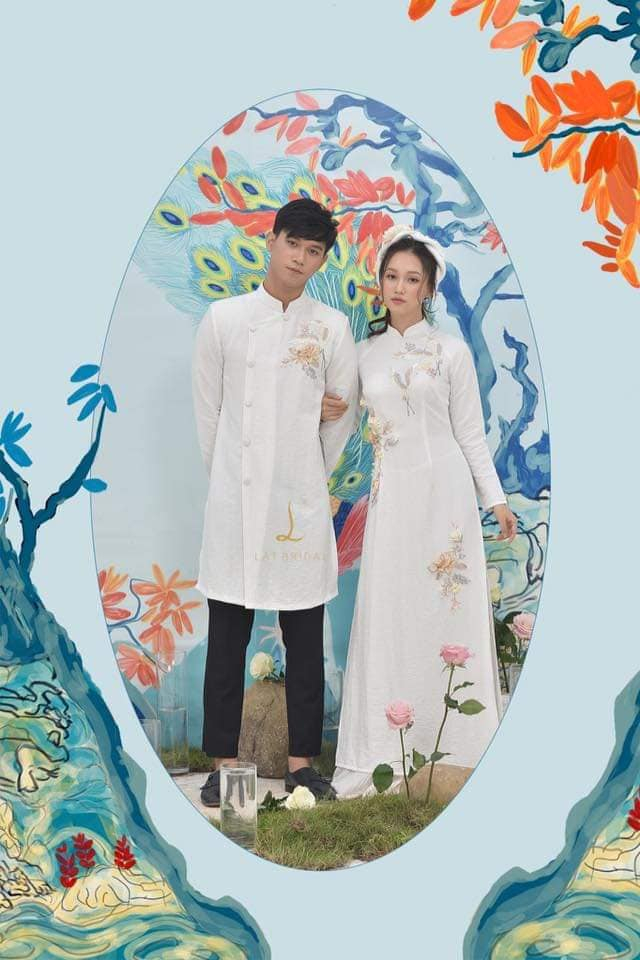 Không tập trung phát triển chỉ một chiếc áo dài cô dâu, NTK Lê Lan Anh “thổi hồn” Việt vào cả áo dài nữ và nam.