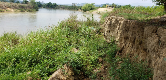 Tình trạng sạt lở nghiêm trọng dọc bờ sông Krông Nô.
