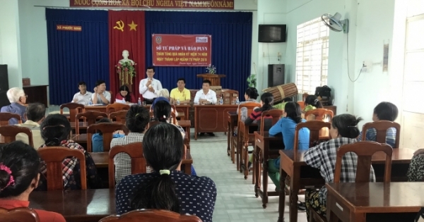 Ninh Thuận: Tọa đàm, hỗ trợ tư pháp và tặng quà cho những gia đình chính sách