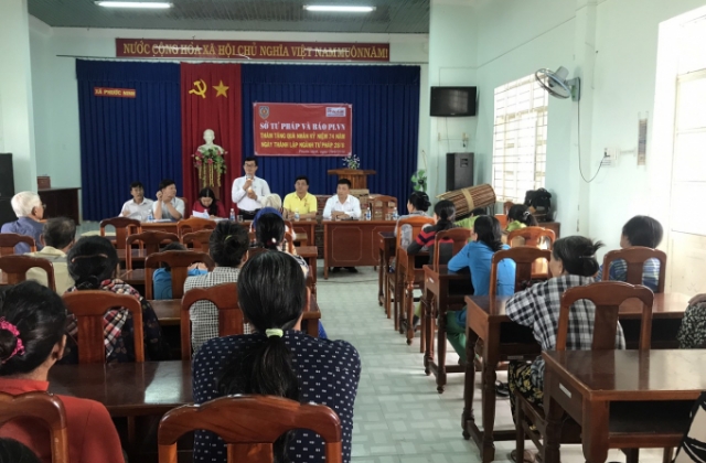 Ninh Thuận: Tọa đàm, hỗ trợ tư pháp và tặng quà cho những gia đình chính sách