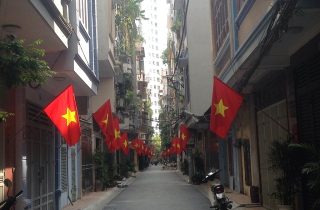 Thủ đô Hà Nội rợp cờ đỏ trước ngày Quốc khánh