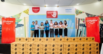 UNICEF Việt Nam trao tặng 250.000 bánh xà phòng ngăn ngừa dịch Covid-19