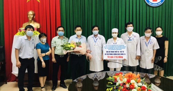 Doanh nghiệp trao máy thở, máy xét nghiệm cho tỉnh Quảng Ngãi phòng/chống dịch Covid-19