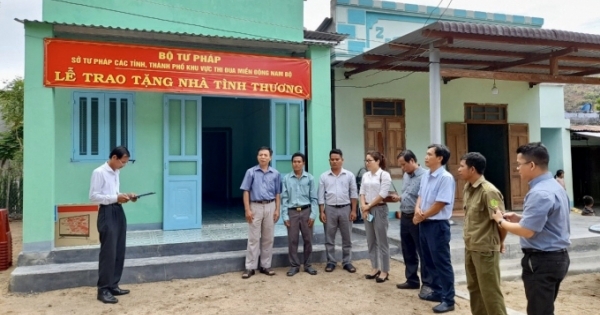 Sở Tư pháp Ninh Thuận trao nhà tình thương cho công chức Tư pháp có hoàn cảnh khó khăn
