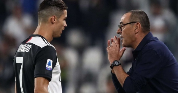 C.Ronaldo giật dây, khiến HLV Sarri bị sa thải?