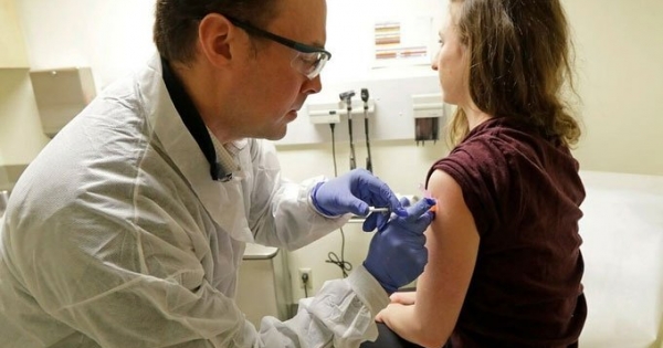 Con gái Tổng thống Putin thử nghiệm tiêm vaccine ngừa COVID-19