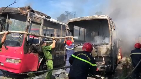 Thanh Hóa: Cháy lớn hàng loạt xe khách tại thị xã Nghi Sơn