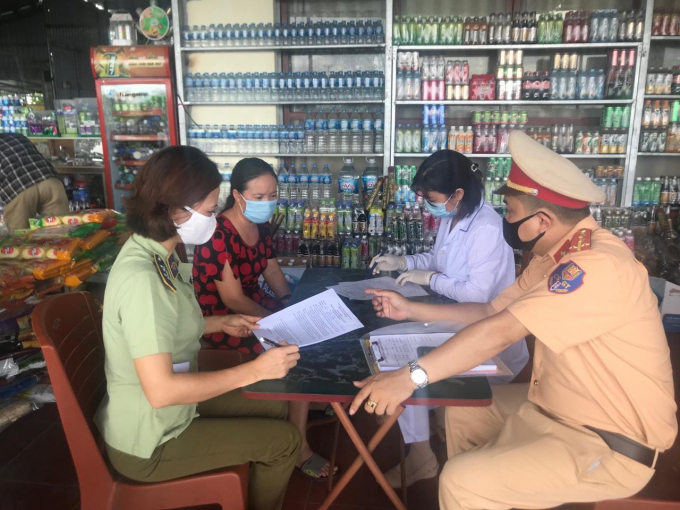 Do nằm trên tuyến QL1A, thị xã Bỉm Sơn đã thành lập tổ tuyên truyền lưu động, tăng cường nguy cơ lây nhiễm, phòng chống dịch cho người dân