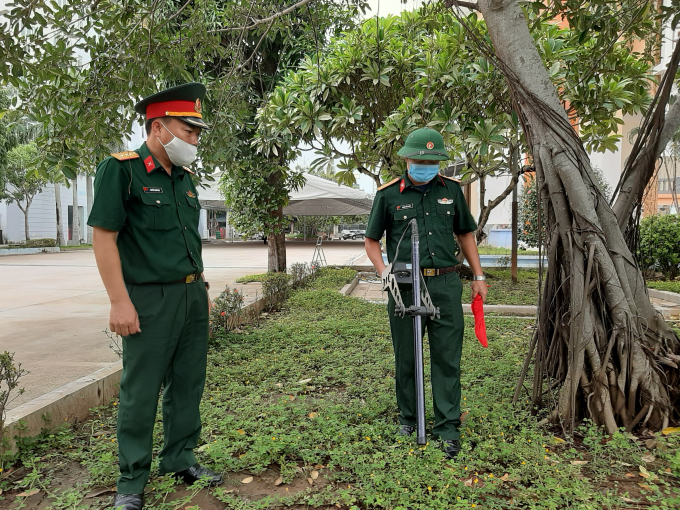 Lực lượng rà phá bom mìn quân đội triển khai mọi công tác an ninh, đảm bảo tang lễ diễn ra an toàn.