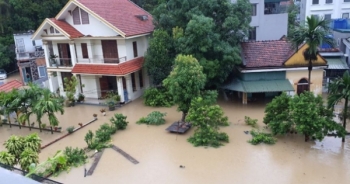 Quảng Ninh: Video, hình ảnh cận cảnh nhiều khu dân cư ngập trong biển nước sau mưa lớn