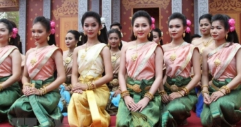 Dự luật Campuchia cấm phụ nữ mặc váy ngắn, đàn ông cởi trần nơi công cộng bị chỉ trích