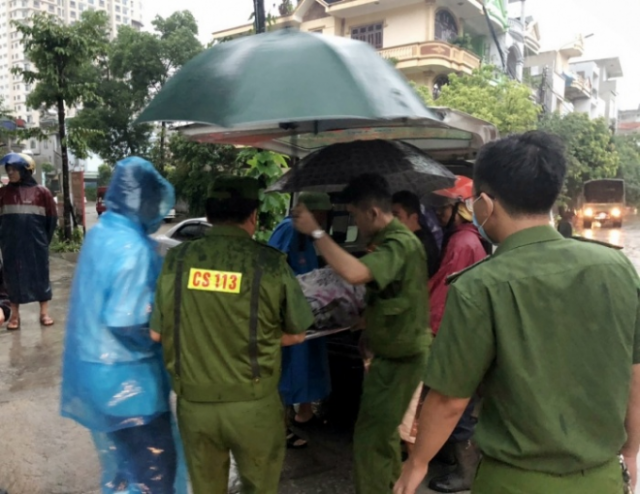 Quảng Ninh: Sạt lở đất làm tường nhà đổ sập khiến ba người nhập viện