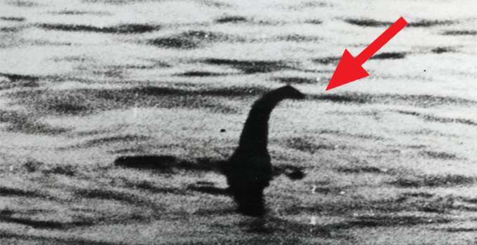 Quái vật hồ Loch Ness thể hiện rõ nhất qua bức ảnh chụp năm 1934 của một khách du lịch.