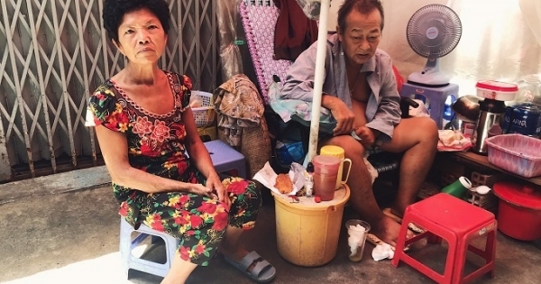 Cuộc sống trong căn nhà hơn 1m2 của vợ chồng già ở Sài Gòn