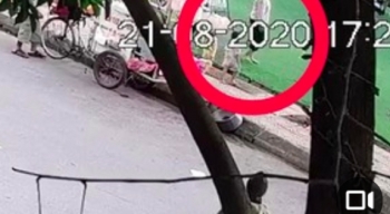 Video ghi lại cảnh người phụ nữ bí ẩn dụ dỗ, bắt cóc cháu bé 2 tuổi tại Bắc Ninh