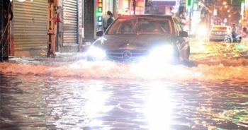 Kinh nghiệm khi lái xe vào mùa mưa và qua đường ngập