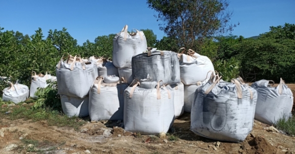 Bất thường hành vi mang chất thải công nghiệp từ Ninh Bình về đổ ở huyện Nông Cống