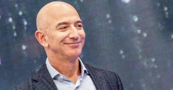 Jeff Bezos trở thành người đầu tiên trên thế giới có 200 tỷ USD