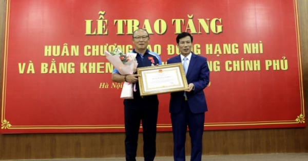 HLV trưởng Park Hang-seo vinh dự được nhận Huân chương lao động hạng Nhì